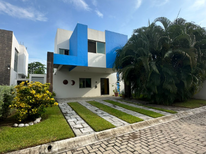 LUJOSA CASA EN FRACCIONAMIENTO LA HIGUERA